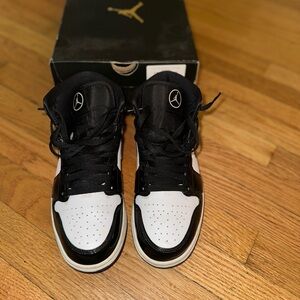 Men Jordan 1 Mid SE ASW, size 8.5 , Color: Black/White